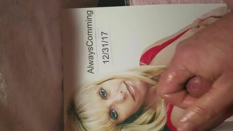 HD видео, кончает на фото (гей)