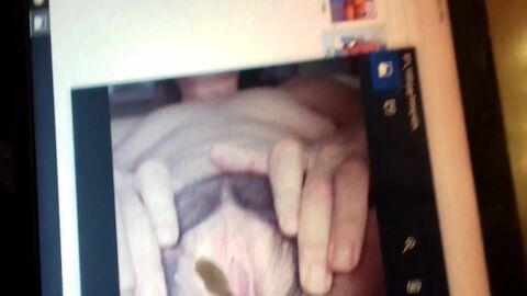 кончает на фото (гей), любитель (гей), мужчина (гей)